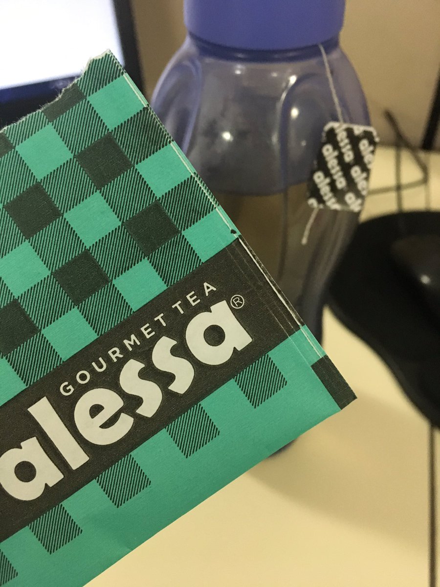 saareIIi's tweet photo. Refrescante experiencia Godin by @Alessatea, me están gustado!!! #triplemint 🍃 https://t.co/CBLlyLhOCY