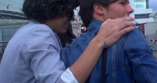Tee1D_2016's tweet photo. @FrankieLovesLou @HLJoshy @LarrieToTheEnd ... closing the circle of Love & Devotion π₯πππ #LarryIsRISING #LarryIsStrong #LarryIsReal #AIMHToTop #AlwaysYou #NeverForget https://t.co/l2xOjAslxm