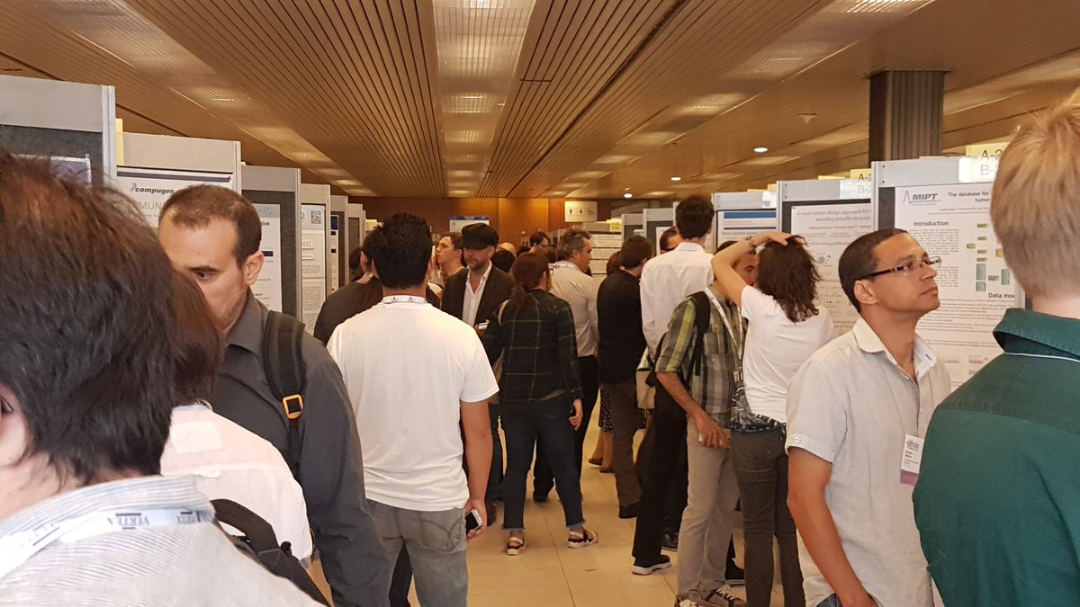keesvanbochove's tweet photo. The air is a bit stuffy in here, but this is what a poster session is supposed to look like! #ismbeccb #eccb2017 https://t.co/Mbz5XzivQ9