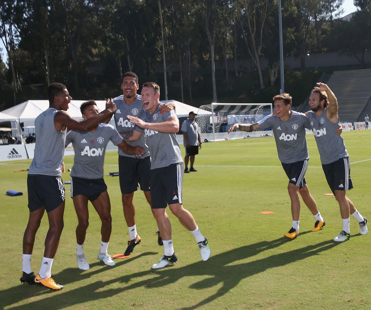 ManUtd's tweet photo. New partnerships are being formed &amp; the lads are looking good on the pitch! Follow Tour 2017, presented by @Aon_plc. #EmpowerResults #MUTOUR https://t.co/zuuIFiieHx