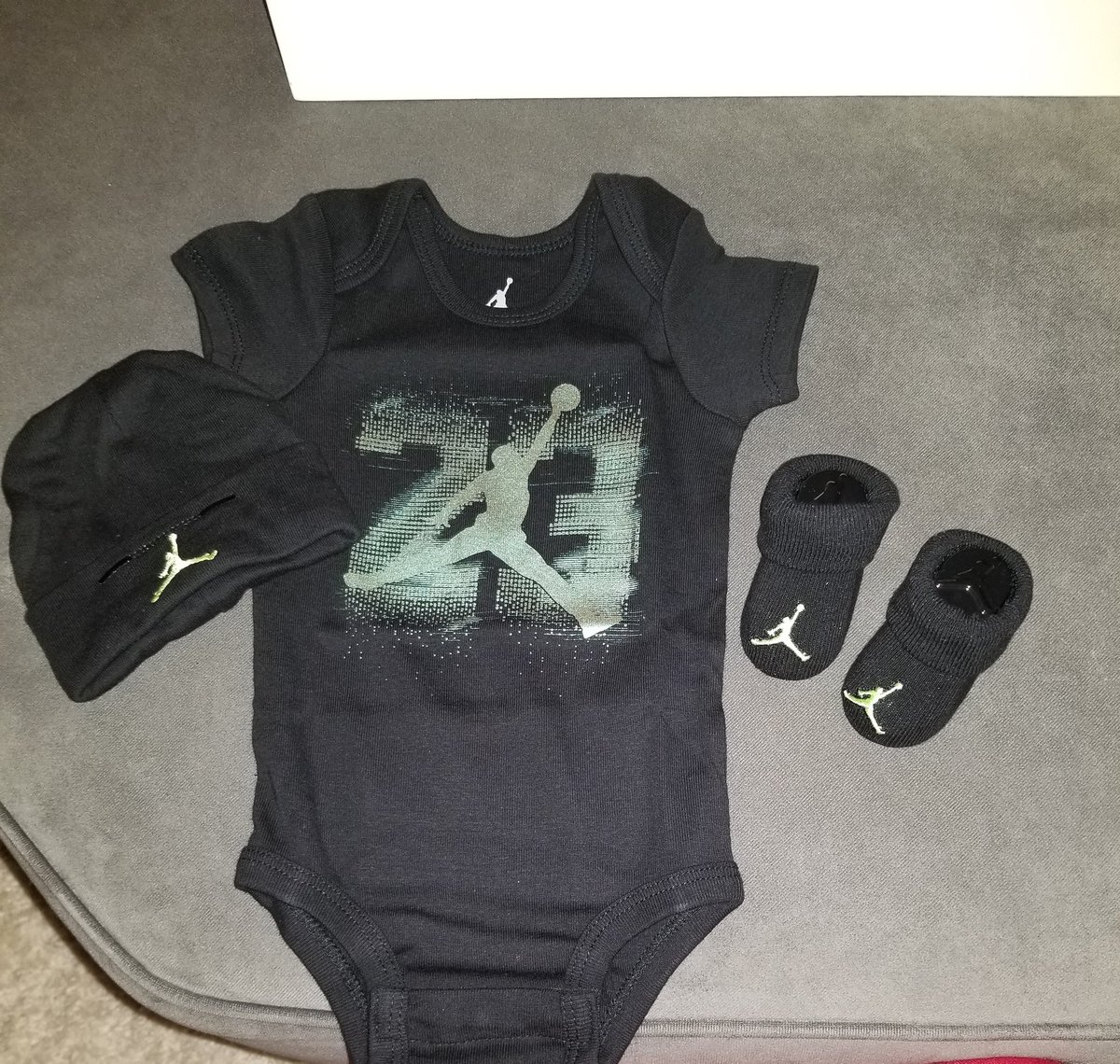 jaclene24143's tweet photo. Baby Jacob is going to be styling 😍 Thank you Uncle @donnie_djones! https://t.co/Vbxm4NQ4Tj