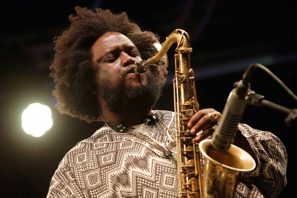 Anoche Kamasi Washington nos deleitó en la "Trini"con su maravilloso universo cósmico. Crónica de Anton Iturbe
https://t.co/sZPkGbYH8O https://t.co/QXTU3Fu2CB