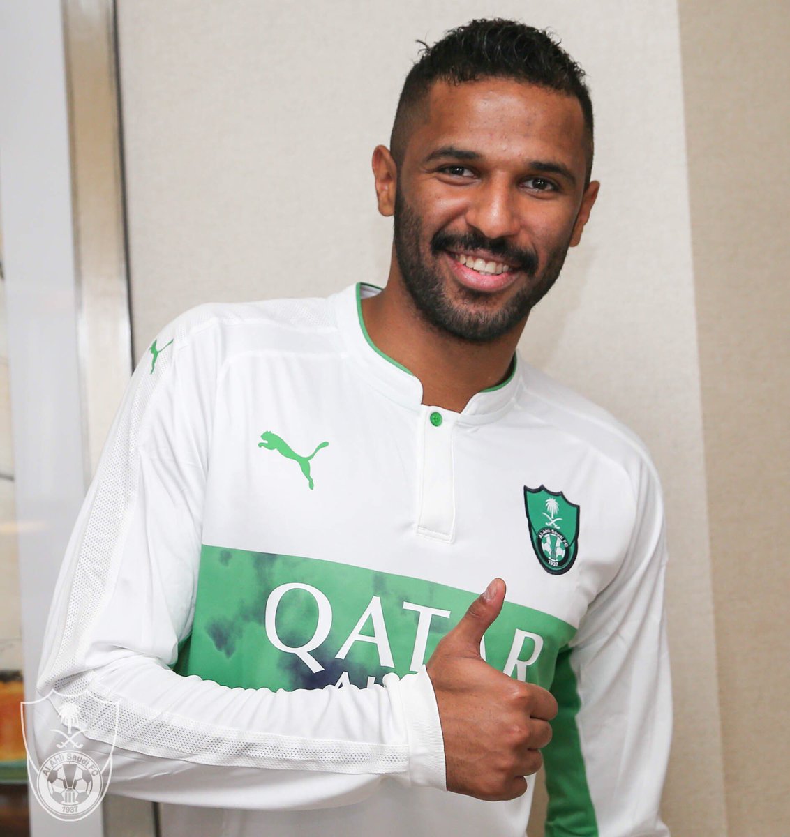 ✳️ موعد وصول البطل ✳️ 
يصل الكابتن محمد العويس
غداً الثلاثاء عند الساعة 7:30 مساء 
عبر الطيران الخاص البيرق 
#استقبال_العويس #الأهلي