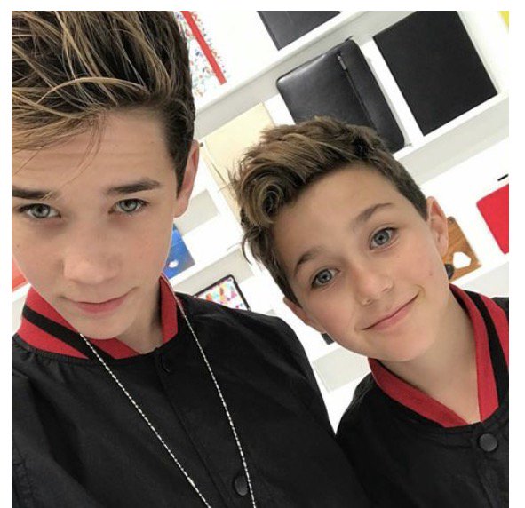 Rowland_lover_9's tweet photo. I met these cuties at the Rowland tourπ. #RowlandTour.com https://t.co/QdCSzja6Yo