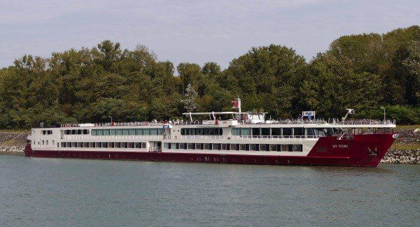 PurcellProps's tweet photo. Ireland's 'first floating hotel' could be open by Christmas! 😯🎄 >> https://t.co/XqP10v0v2p https://t.co/Sw9rGEVsQ9