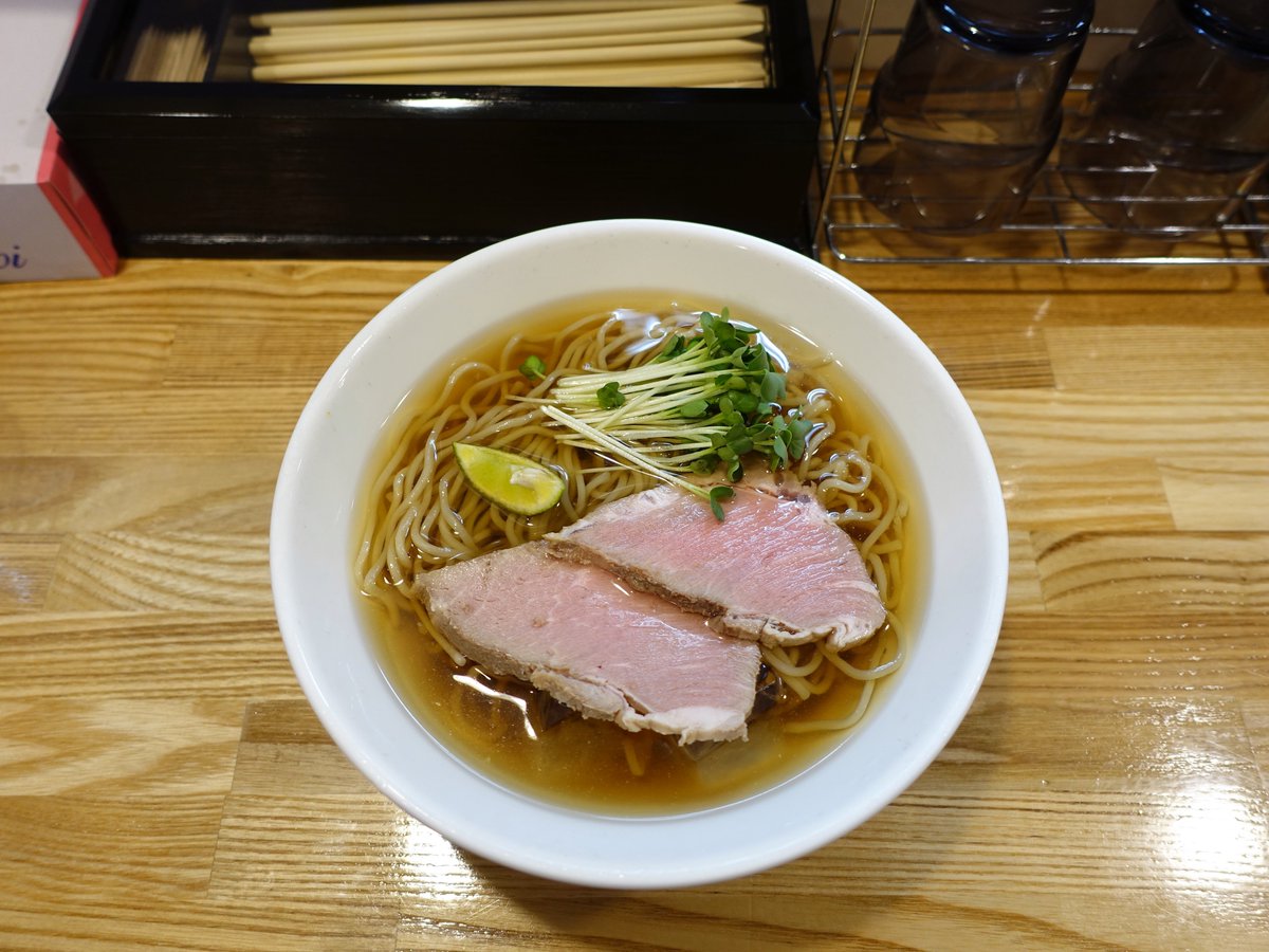 agunesu_dejitar's tweet photo. 麺や 一想さんに電車でお邪魔して、鶏白湯 塩(大盛)、チャーシュー増し、メンマ増し、煮玉子、チャーシュー丼と、数量限定『冷やし らぁ麺(醤油)』を頂きました。
今日も暑かったけど鶏白湯が食べたかったので汗だくになりましたがやっぱ最高に旨かったです��😍😍
〆は冷やしでクールダウンｗ https://t.co/yIWw4VRYEn