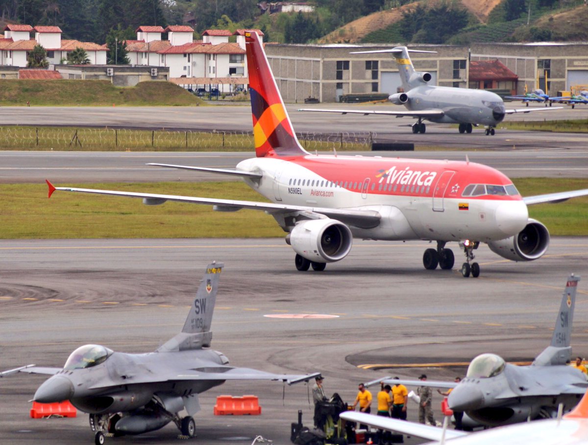 A318 de <a href="/Avianca/">avianca</a> en el aeropuerto de Medellín @De_aviacion <a href="/Speedbird007/">World Aviation 🌍</a> <a href="/ArgIntlSpotters/">Spotters Group Arg✈</a> <a href="/SpottersArg/">Vuelos y Spotters ✈</a> <a href="/n_larenas/">Nicolás Larenas ✈️</a> <a href="/AeroMedellinRNG/">Aeropuerto Medellín/Rionegro José Ma. Córdova</a>