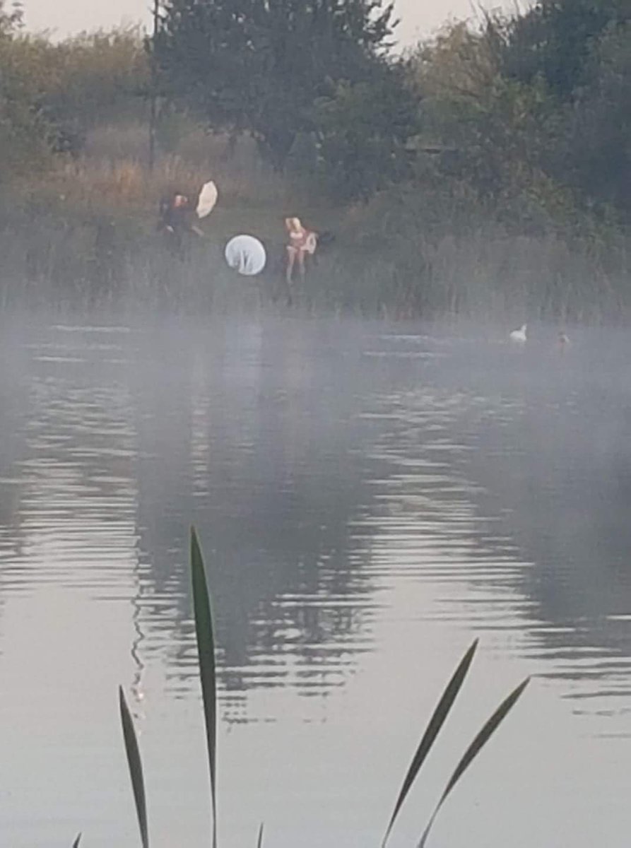 Fishingdna's tweet photo. Wasn't expecting to see that when I looked out of bivvy at 5 in the morning. https://t.co/pZYeLN24I4