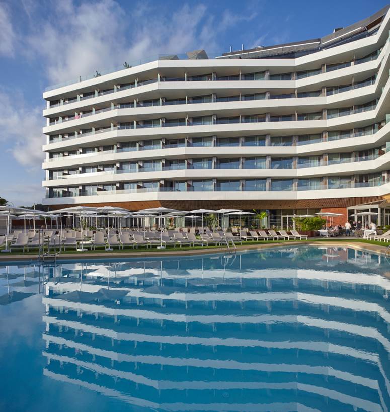 llautpalace's tweet photo. ¡Especial #residentes! Con consumición de 30€ nuestro #Norai Pool Bar disfrute de 1 día en nuestra piscina y terraza! Imprescindible reserva https://t.co/YmyF5Q5UqQ