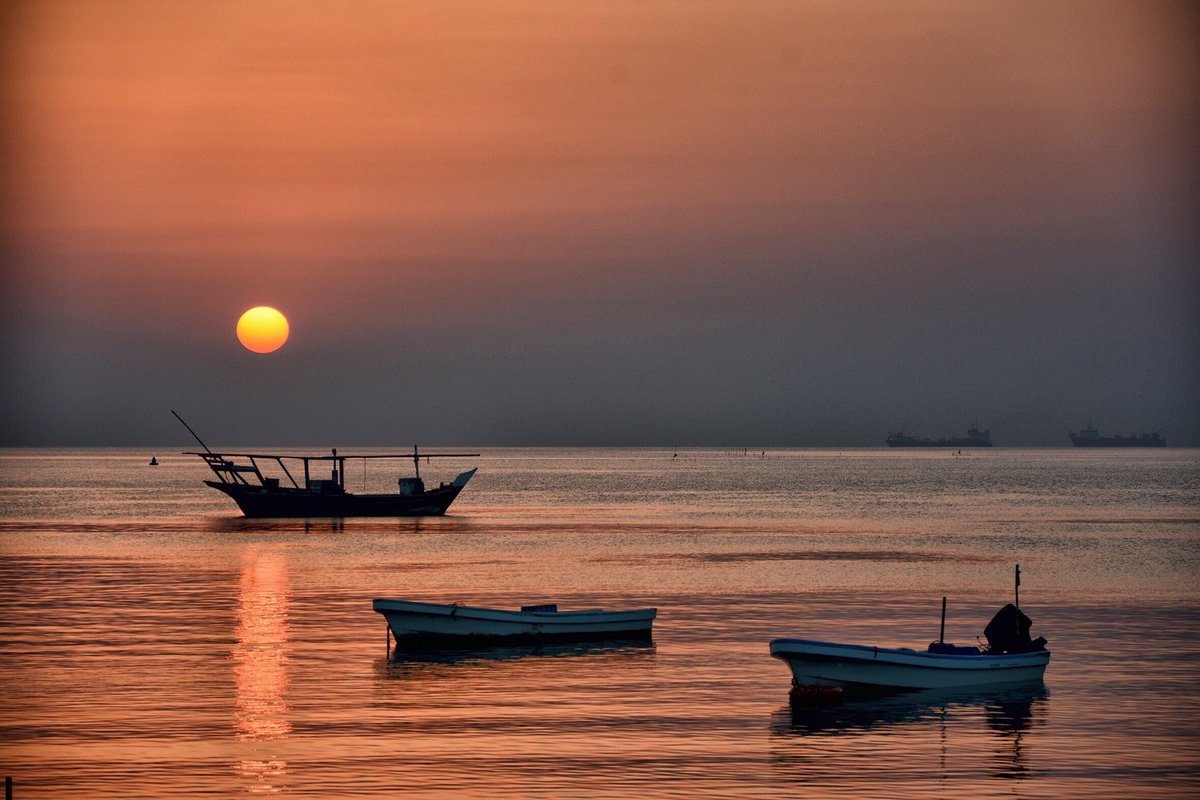كثيرة هي الحاجات اللي يعجبك شكلها ، لكن ! القليل بس هو اللي ح يحرك مشاعرك .
#قطفة_غنج 
#حروف_وقهوة