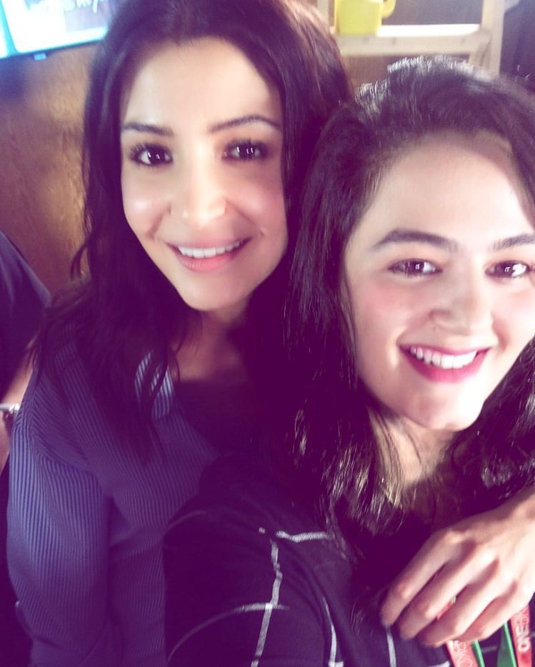 AnushkaSFanCIub's tweet photo. @AnushkaSharma [MORE PICS]: Anushka clicked with fans during #JHMS promotions today ❤ https://t.co/smzY6h4Vux