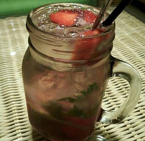 Upaboga's tweet photo. Terimakasih teh @anni_aryani sudah santai malam di Upaboga Cafe. Habiskan waktu malam kamu di Upaboga Cafe dengan secangkir mojito https://t.co/GppI98HKaB