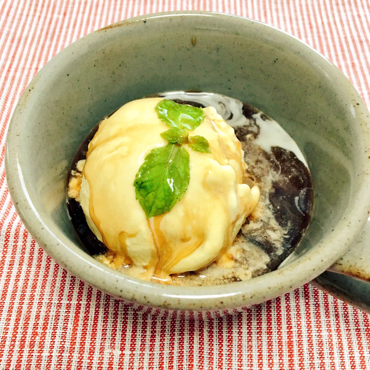 手軽でおいしい！冷やし固めながら食べる、コーヒーゼリーフロートのレシピがこれｗｗｗ