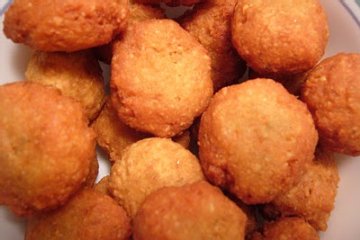 Happy #MeatlessMonday! #Garbanzo #Bean &amp; #Potato #Fritters with Red #Bellpepper #Harissa epicurious.com/recipes/food/v… #meatless #healthy #recipe