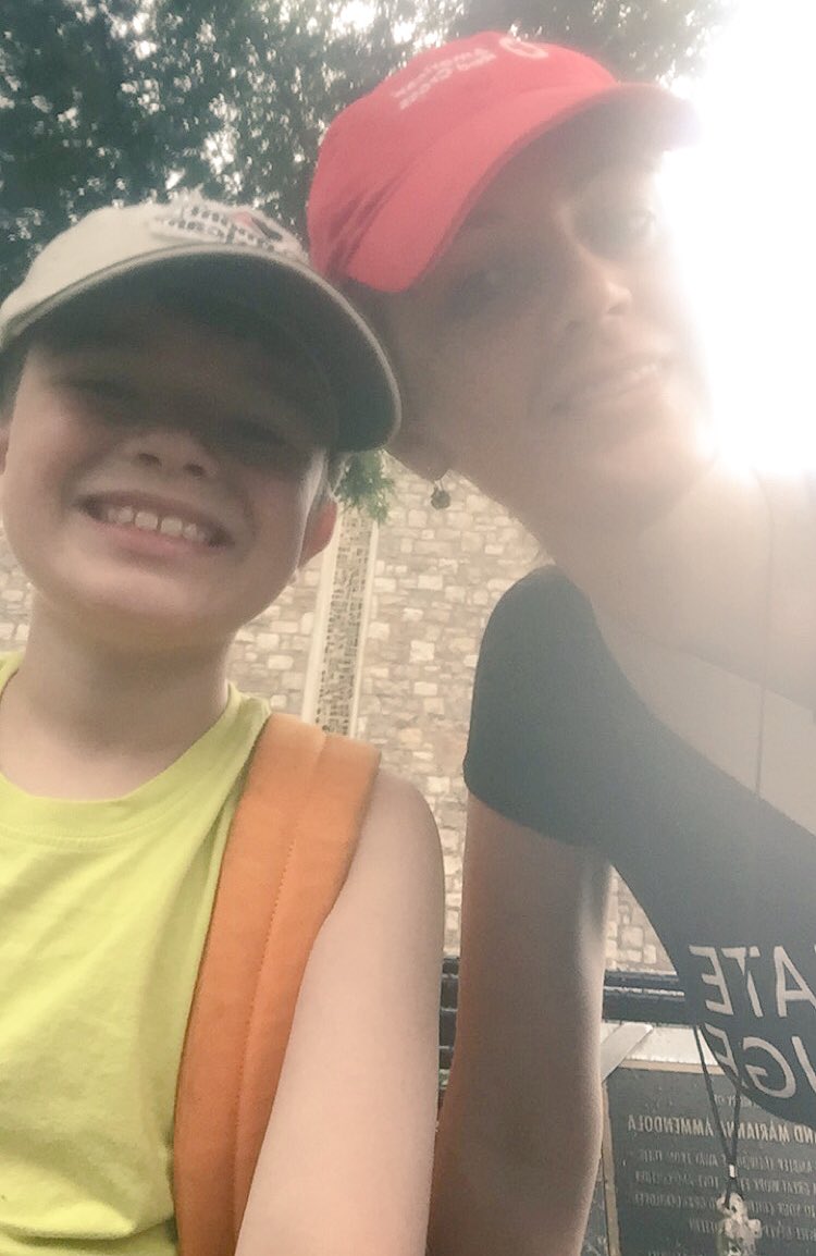 MyFixitUpLife's tweet image. one rainy Monday morning = two hats 💧#weathermath