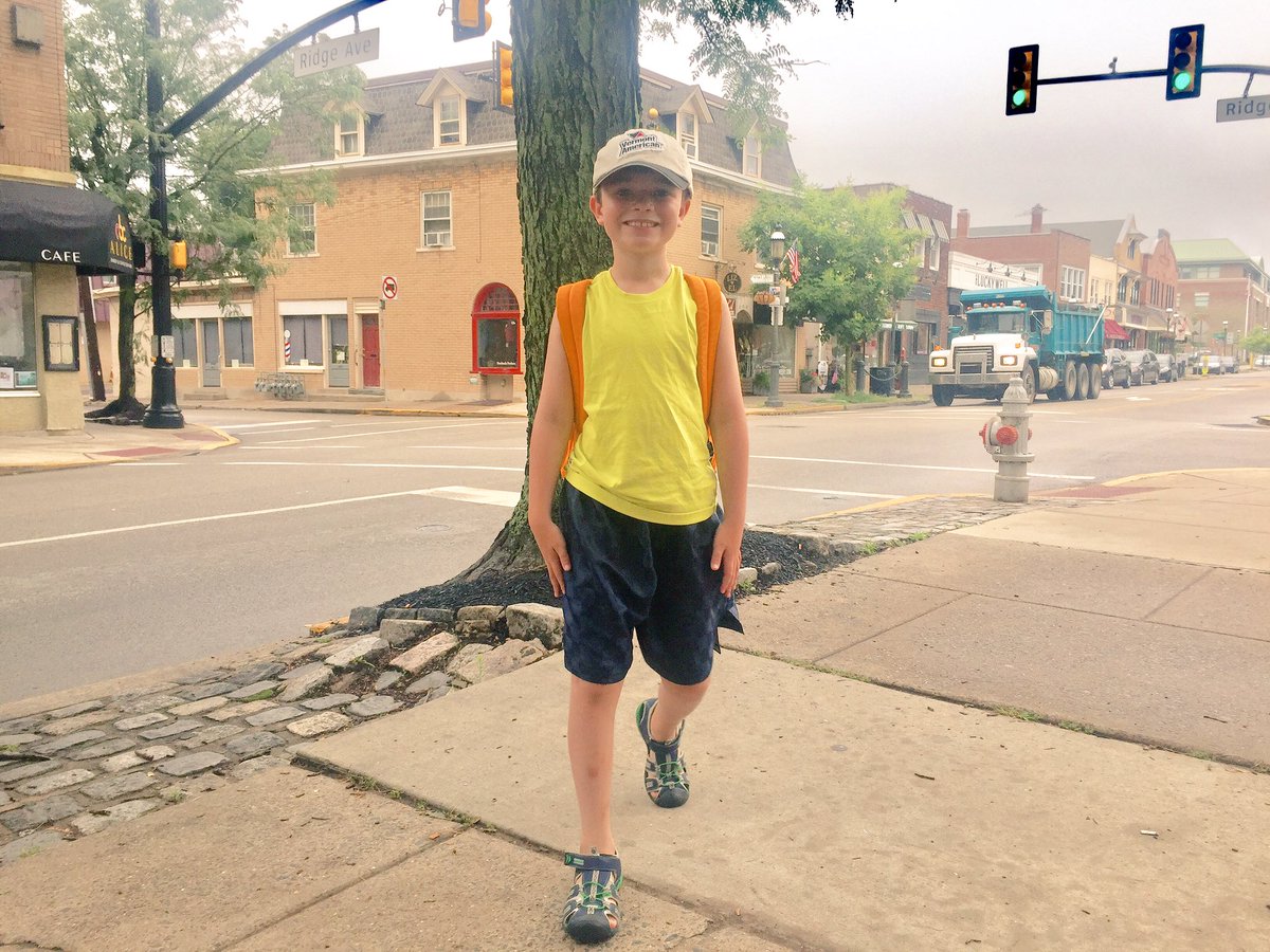 MyFixitUpLife's tweet image. one rainy Monday morning = two hats 💧#weathermath