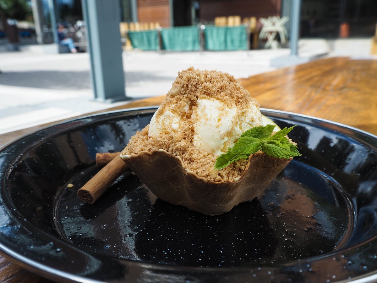 Lovett_pies's tweet photo. NEW PIE ALERT! Our take on Apple Pie – clotted cream icecream, apple sauce & cinnamon shortbread. Oh lordy. #piescream #bristol https://t.co/dPNYC2xIjf