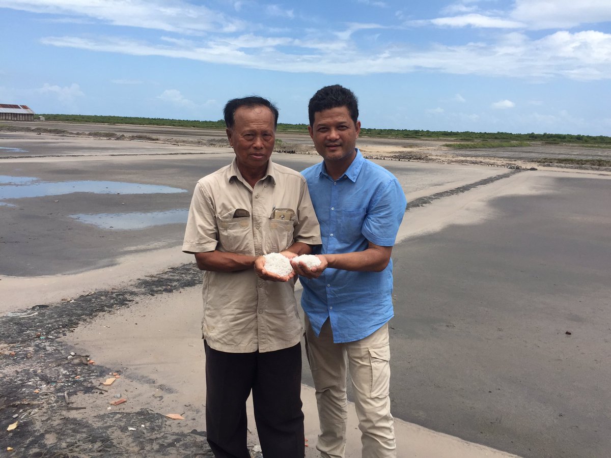 Mitni75's tweet photo. At Confirel's farm and around #Kampot with Master Chef Sakal Phoeung. Definitively our best ambassador for our authentic khmer products :-) https://t.co/BiAW7CGJ4G