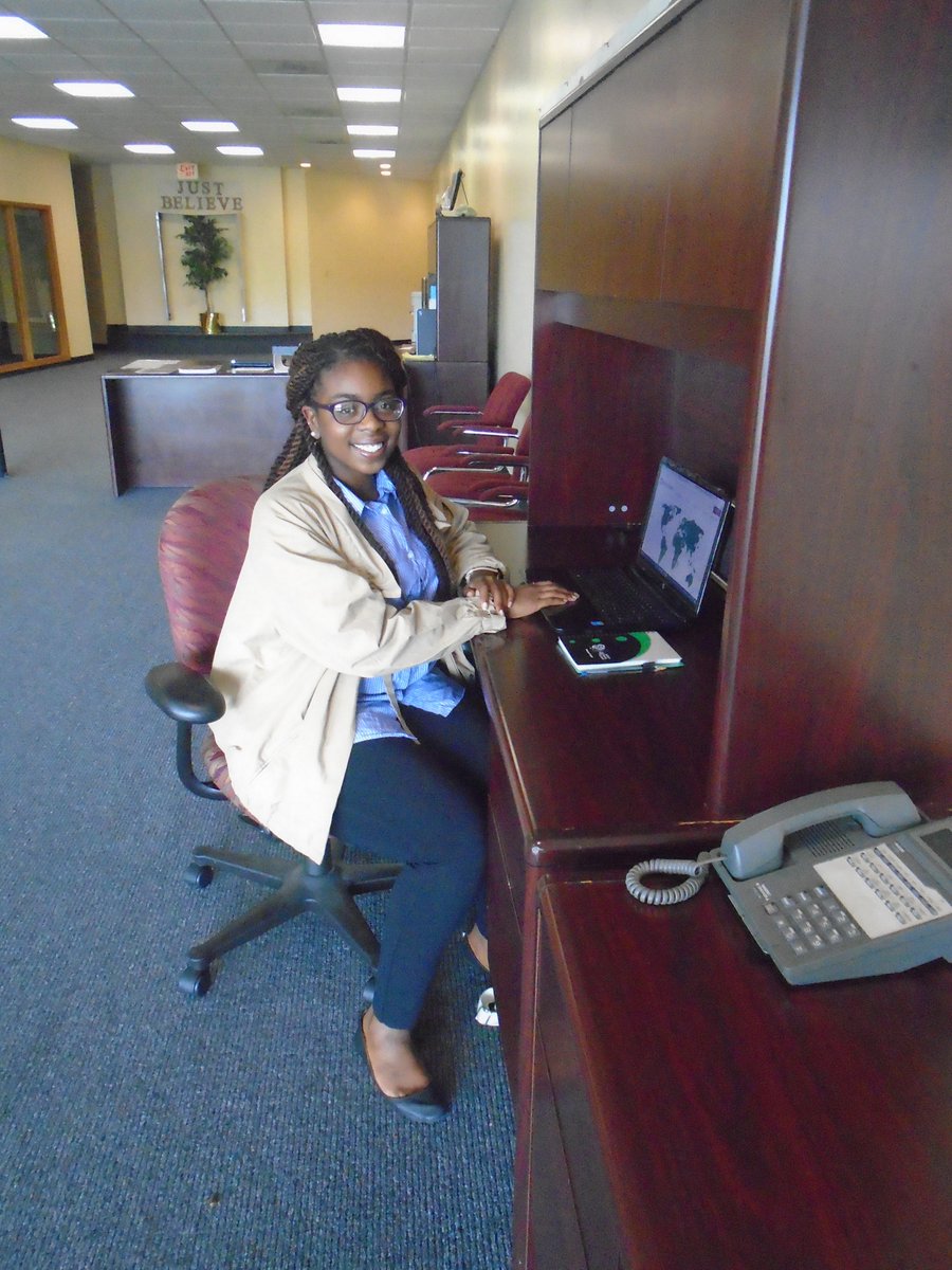 YABLeaders's tweet photo. Meet Ebonee. She’s passionate about creating opportunities for success. #YABSummer #YAB2017  https://t.co/d4YXqCW2au https://t.co/OSxfmbQHf4