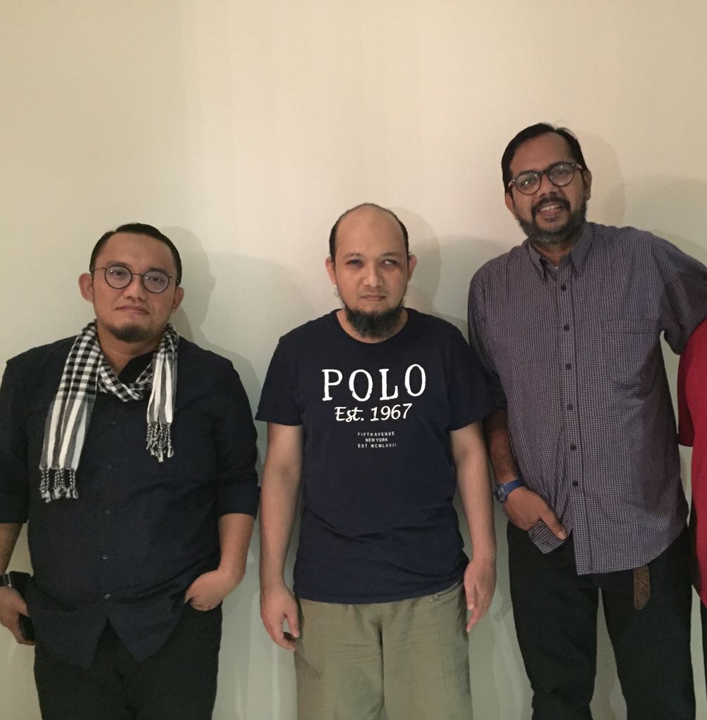 haris_azhar's tweet photo. Baru ketemu Novel Basewedan bersama @Dahnilanzar Ketum Pemuda Muhammadiyah. Novel tetap semangat berantas Korupsi di Indonesia. https://t.co/kdUS9BQmHF