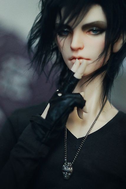 blackdesired's tweet photo. v) Yoo Seonho @yooseoonho as a Gothic Doll, put #Dollgoth on your profile and be active. Enjoy your stay. https://t.co/x7ujcaIUft