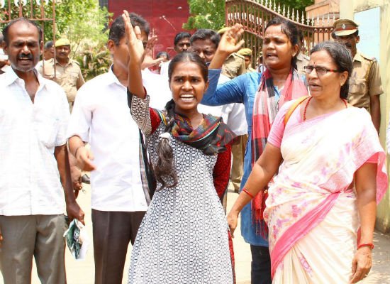 vikatan's tweet photo. 'எகிப்து மன்னன் கதிதான் எடப்பாடி பழனிசாமிக்கும்!' - வளர்மதிக்காகக் கொதிக்கும் சமூக ஆர்வலர்கள்
#Valarmathi
https://t.co/bFksqua8yQ https://t.co/Ft9rtvfKzJ