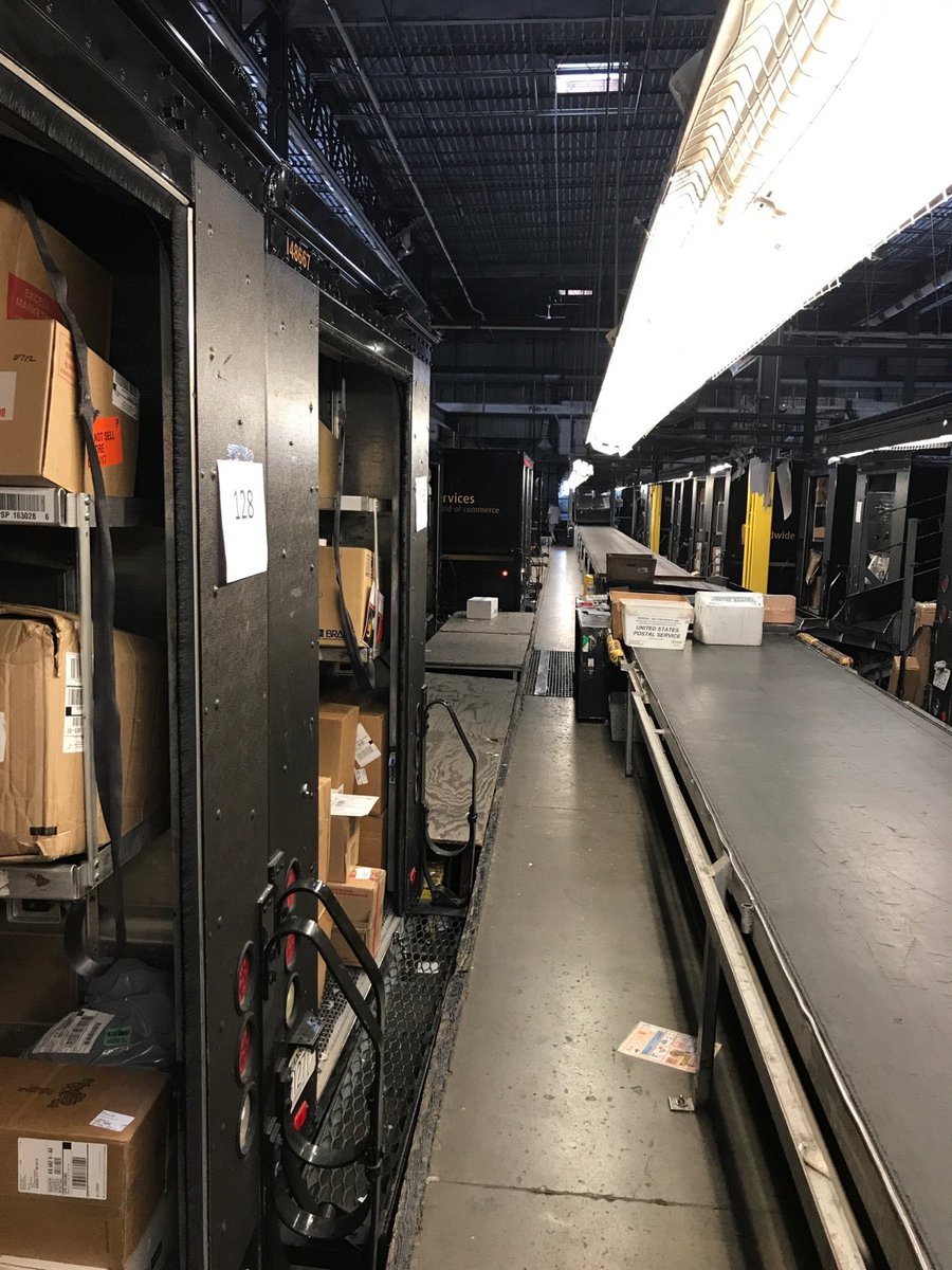 Lenexa East center starting the week right. Wrapped up 30 min before drivers start! Thx Mitch Tyler Tony and Scott!