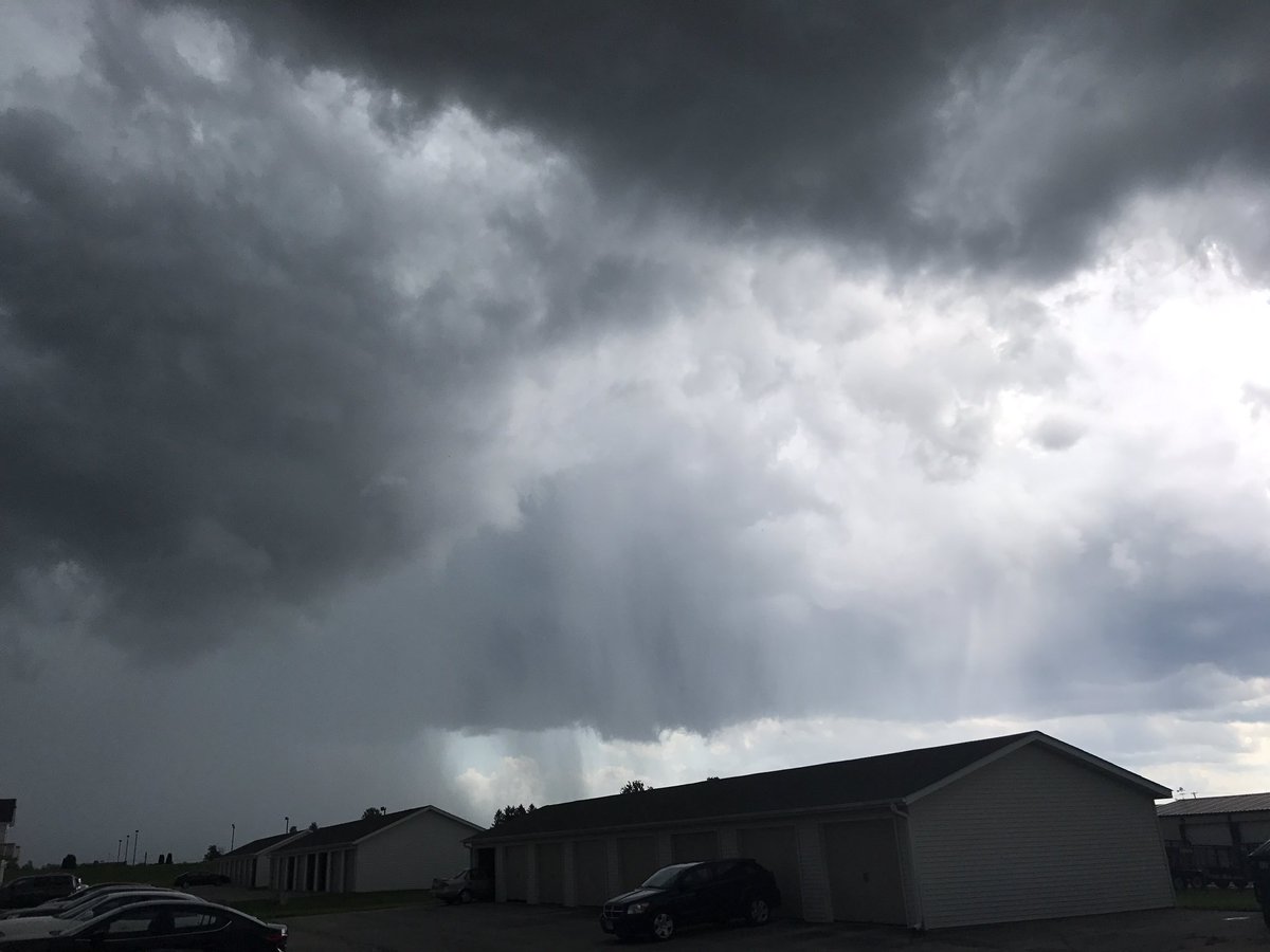 jraejess's tweet photo. Rain from 7/23 Northern Illinois @KCCIWeather @weatherchannel @Svr_Wx_Chaser @weathernetwork @spann https://t.co/jPJtWA61JD