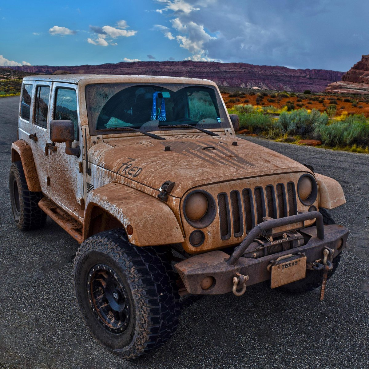 Jeep's tweet image. Our favorite kind of car wash. #MuddyMonday 📸: Bob D.