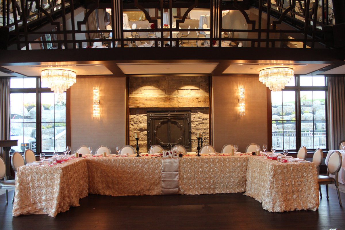 weddingfld's tweet photo. Make your #headtable stands out with our #specialtylinens, pricing in our catalogue link > https://t.co/X9JlhbZzru #FLDevents #ivoryrosette https://t.co/BvxaXD4BtZ