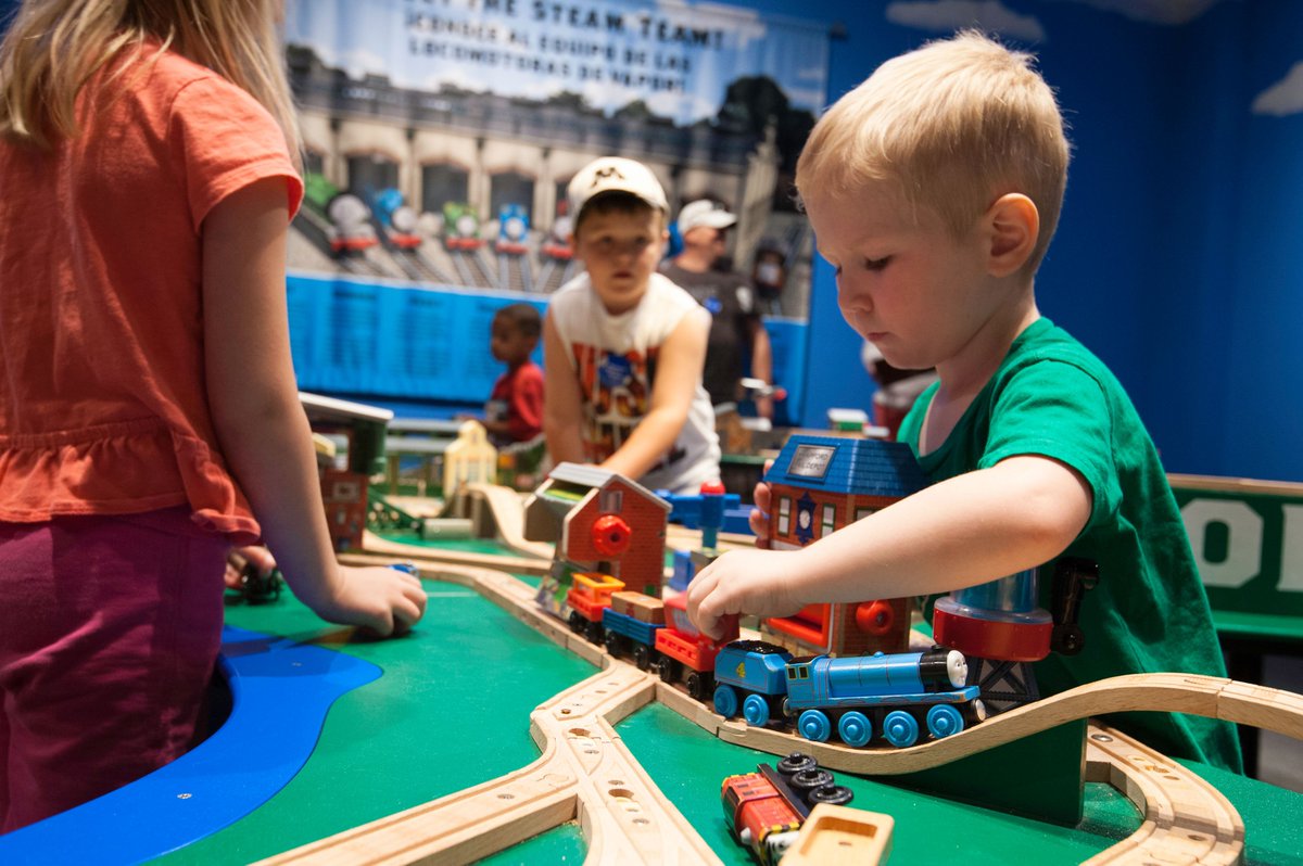 CrownCenter's tweet photo. Start your week on the right track with Thomas &amp; Friends™: https://t.co/2zZmJZsD50 #ExploreWithThomas https://t.co/COQ3t6SQJv