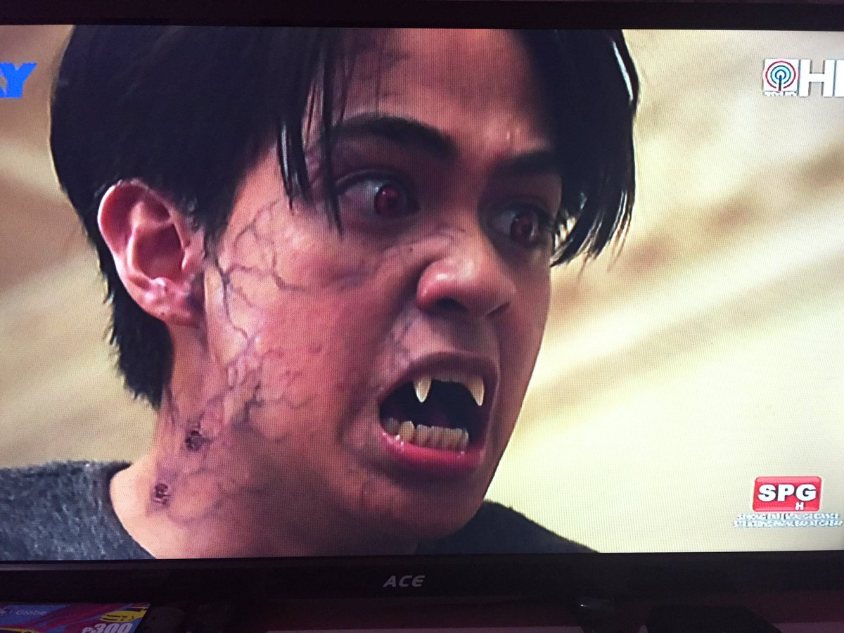 FMloversFClub's tweet photo. Bampira kana @theFrancisM_ 😱 #LaLunaSangreHinala https://t.co/oXYODKoXFU