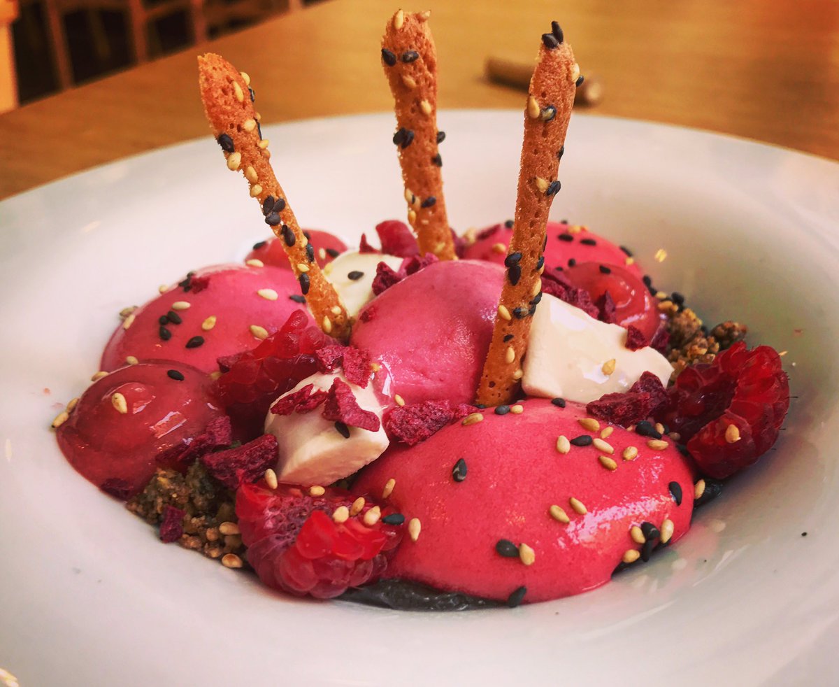 Sésamo, frutos rojos y regaliz...🤤😋👌🏻@ArumeSushi <a href="/tomeu007/">tomeu marti</a>