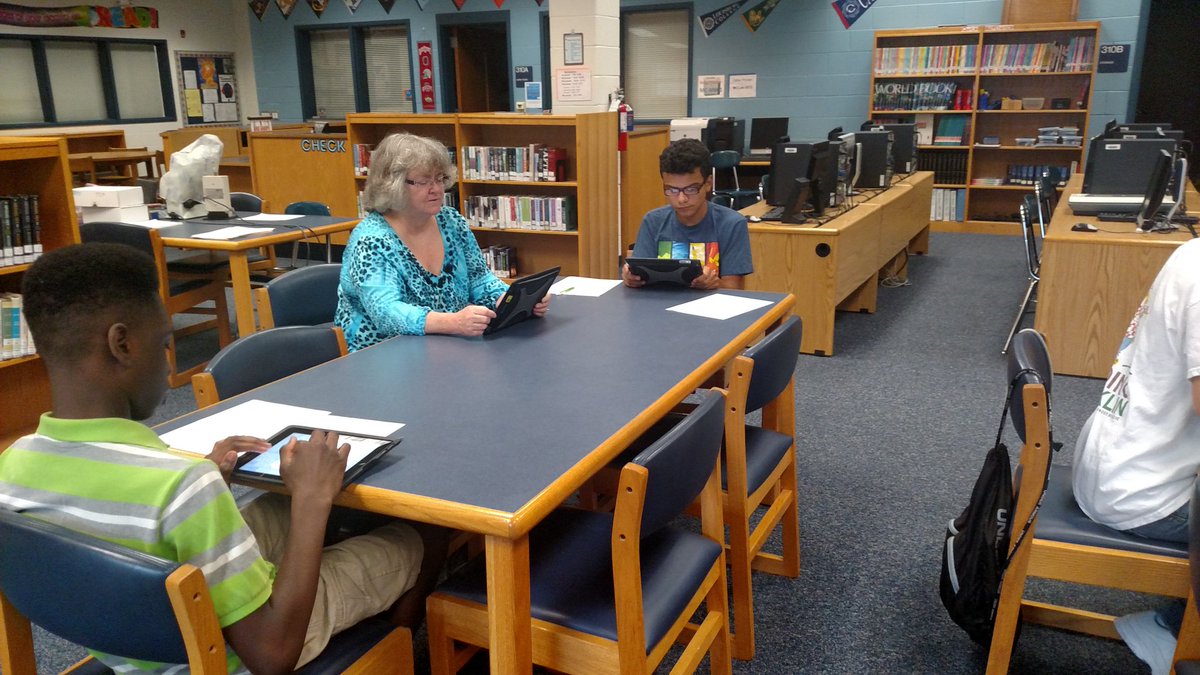 TechSavRichards's tweet photo. Thanks for helping at Animation Camp @CathyMPalmer #FCSTechCamp https://t.co/Fwl6IB7q8o