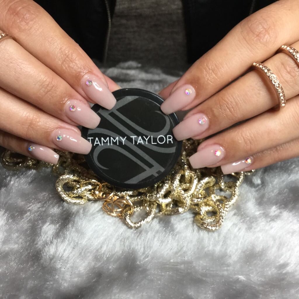 DuJurandi's tweet photo. Ii always have the most pretty nails from @TammyTaylorSA 💅🏻 Making sure I look fabulous #Imatammygirl @MrsSAPageant #crownofvirtue 👑 https://t.co/EnJepcbwxC
