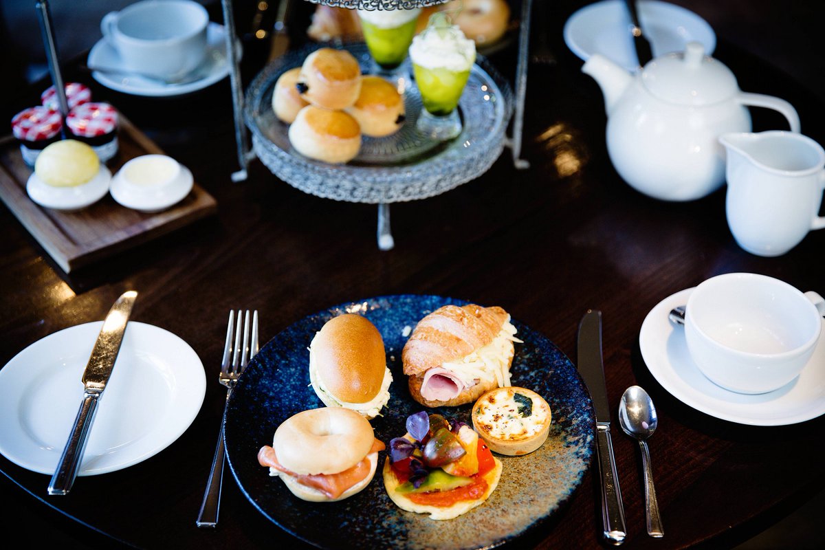 HotelduVinbrand's tweet photo. Afternoon Tea is better with Prosecco 🍾 Enjoy tea for two with bubbles for £45 🍰
Just click to book ➡️ https://t.co/3wQIxsTc2U https://t.co/XxQ2ZKKA86