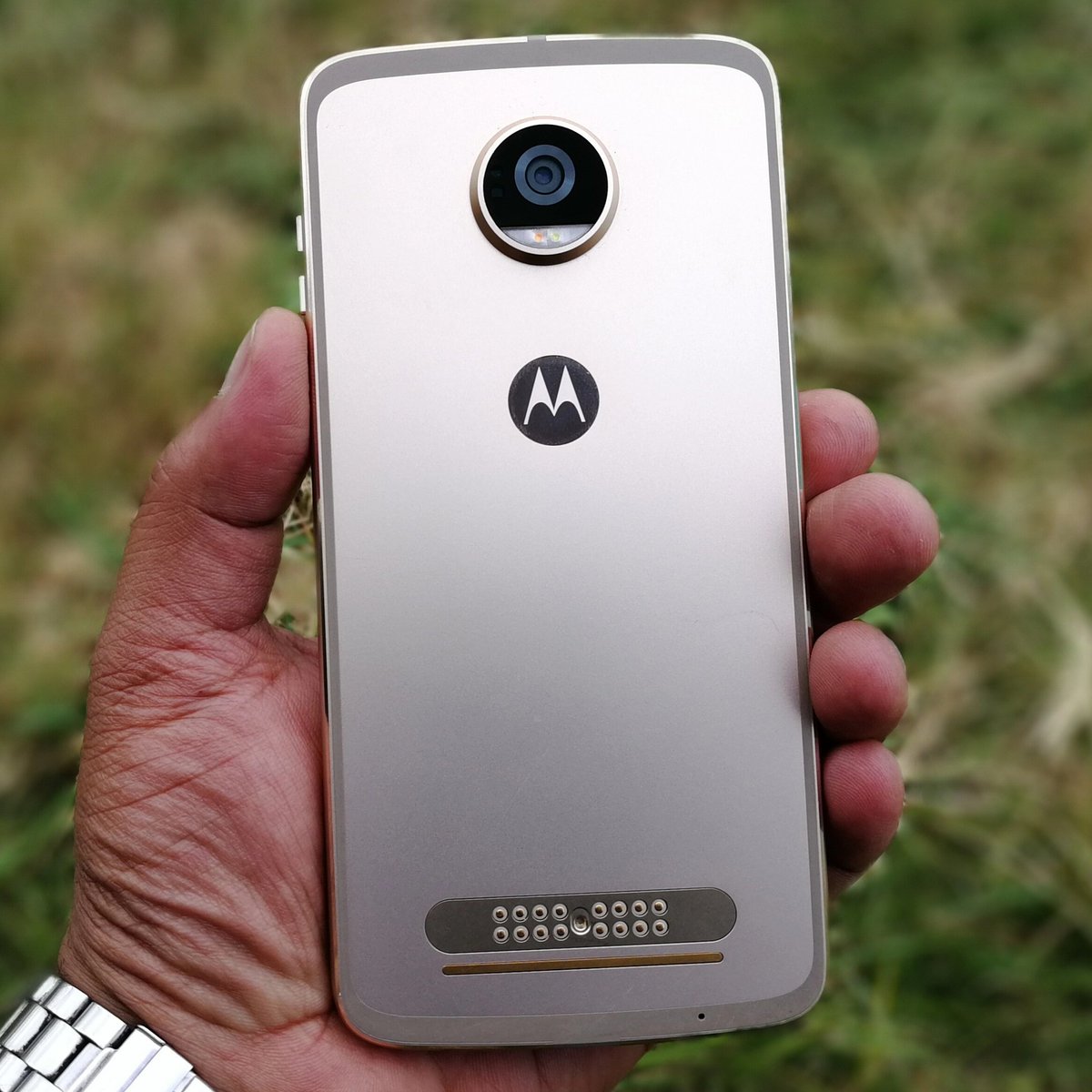 aravindbk's tweet photo. Hello #motoz2play! { zΒ²play} ultra-slim all-metal design et, all for Rs. 27,999! @motorolaindia
#MotoMods #TurboPower #droidz
#lenovo https://t.co/kEFLXIl9kS