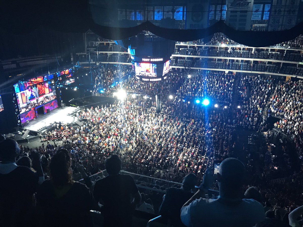 ScottMartin_org's tweet photo. Had an epic 4 days at @TonyRobbins #UPWNY2017 in #ny the past 4 days with @freon9000 @ColleenGPhoto https://t.co/FP6jFMQvYh