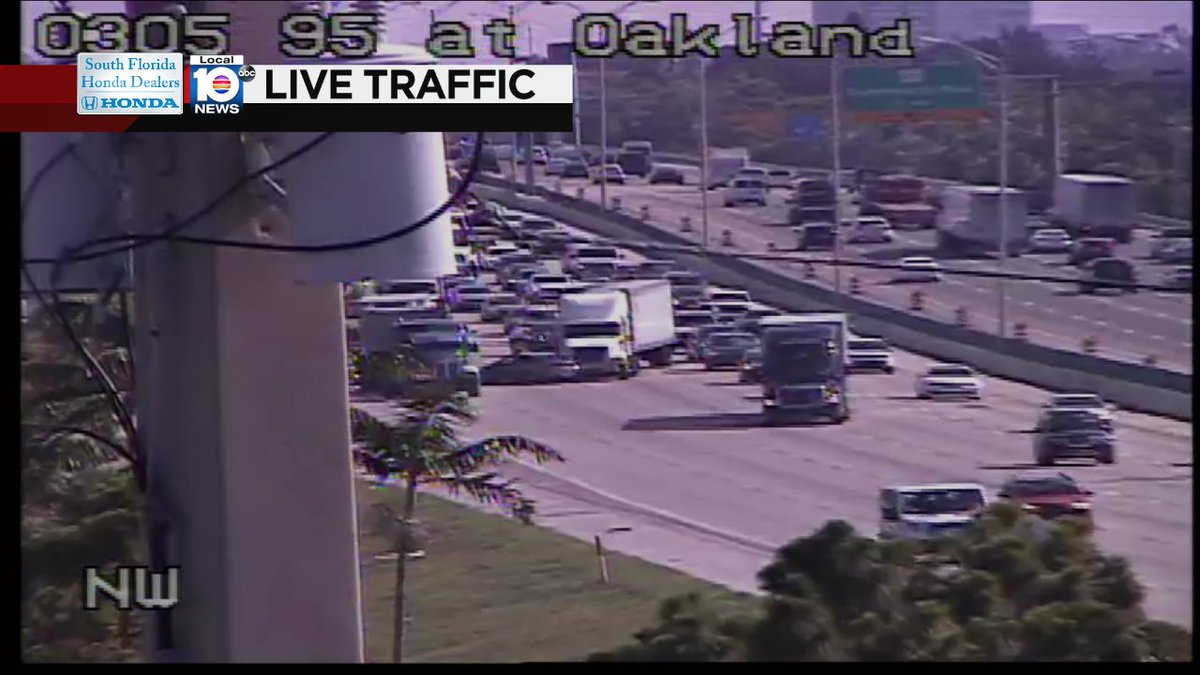 Crash on I-95 SB at Oakland Park Blvd 3 Center Lanes Blocked!! #traffic https://t.co/MUlUtx65RM