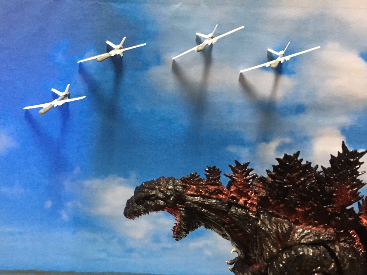 タカ Kom Su Twitter シンゴジラに出てくる米空軍 無人攻撃機 Mq 9 リーパー を量産化 塗装すれば覚醒verを迎え討つ準備はオッケー モンスターアーツ シンゴジラ