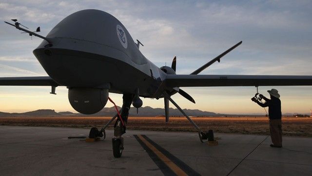 DigitalShear's tweet photo. Does anyone think robots should be able to take lives? ...Top US general warns against rogue killer robots https://t.co/Drlj2NAyfG https://t.co/EtdRZkCVfv