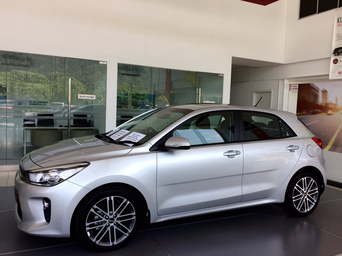 _hudamohd's tweet photo. Why so cute this car ?
Ladies watchout !
only RM79,888.00 exc Insurance #RioHatchback @Twt_Kuantan @KuantanTV @jomberniaga @jompromote https://t.co/4l2Z7Huwy5