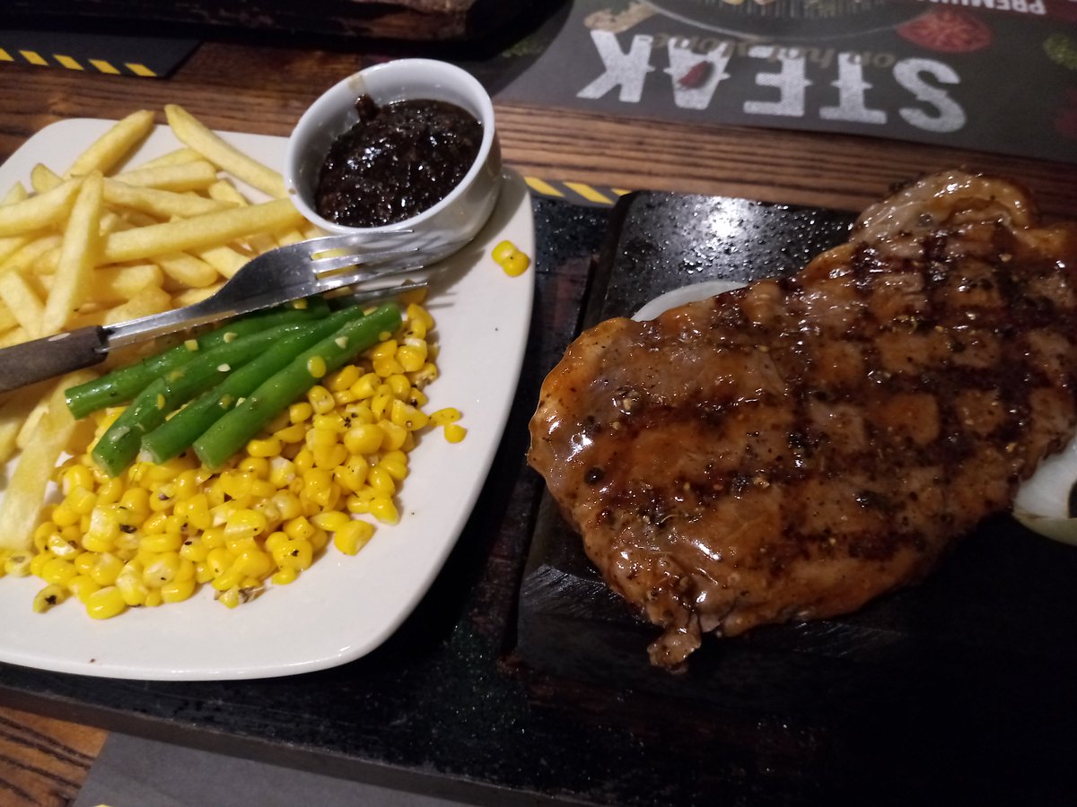 vi3's tweet photo. Abbey road... Enakkkk... @streetsteak https://t.co/VrljPEgiIi