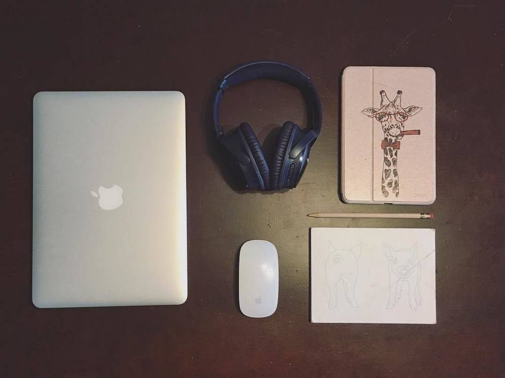 StorySevenCo's tweet photo. How to start a Monday like a design nerd. 🤷🏻‍♀️
#DesignLife #DesignerUnexplained #GraphicDesign #laptoplifestyle #… https://t.co/zgyLzAwCRX https://t.co/GeUBMdR7qX