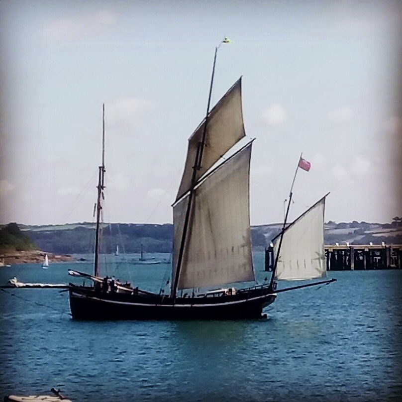 AlesofScilly's tweet photo. Our 1st ale shipment from #Scilly to @FalmouthTownUK for @TheFrontFal on @GrayhoundLugger ☀️🍻🌊⚓️ #Scillyale #tasteofscilly #smuggling ❤️ https://t.co/zonO3ekCEL