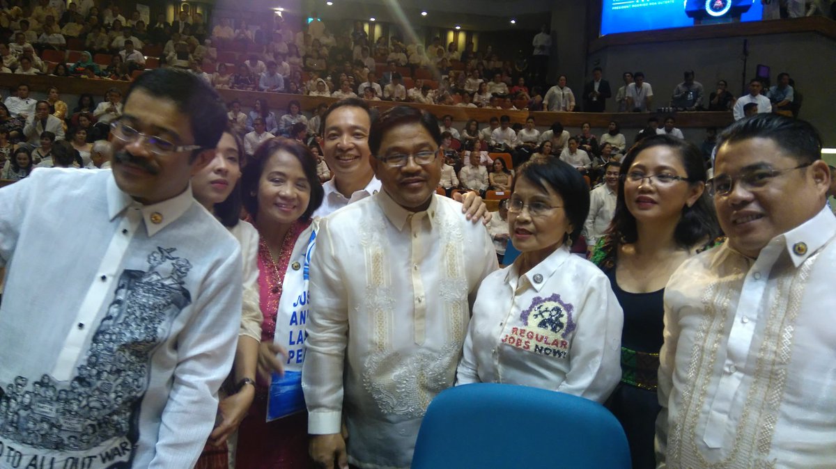 ArleneBrosas's tweet photo. Mga eksena sa SONA2017 #NoToMartialLaw #regularjobsnow mga tema ng kababaihan @GabrielaWomenPL @emmidejesus https://t.co/b1PX7lteVe