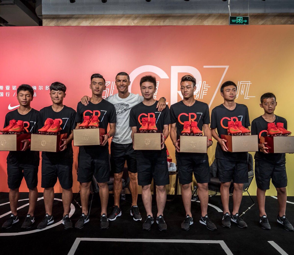 China's stars of tomorrow, you've earned this gift. Keep working hard, but remember to play your way. Remember #playfree #CR7LIVE #Mercurial