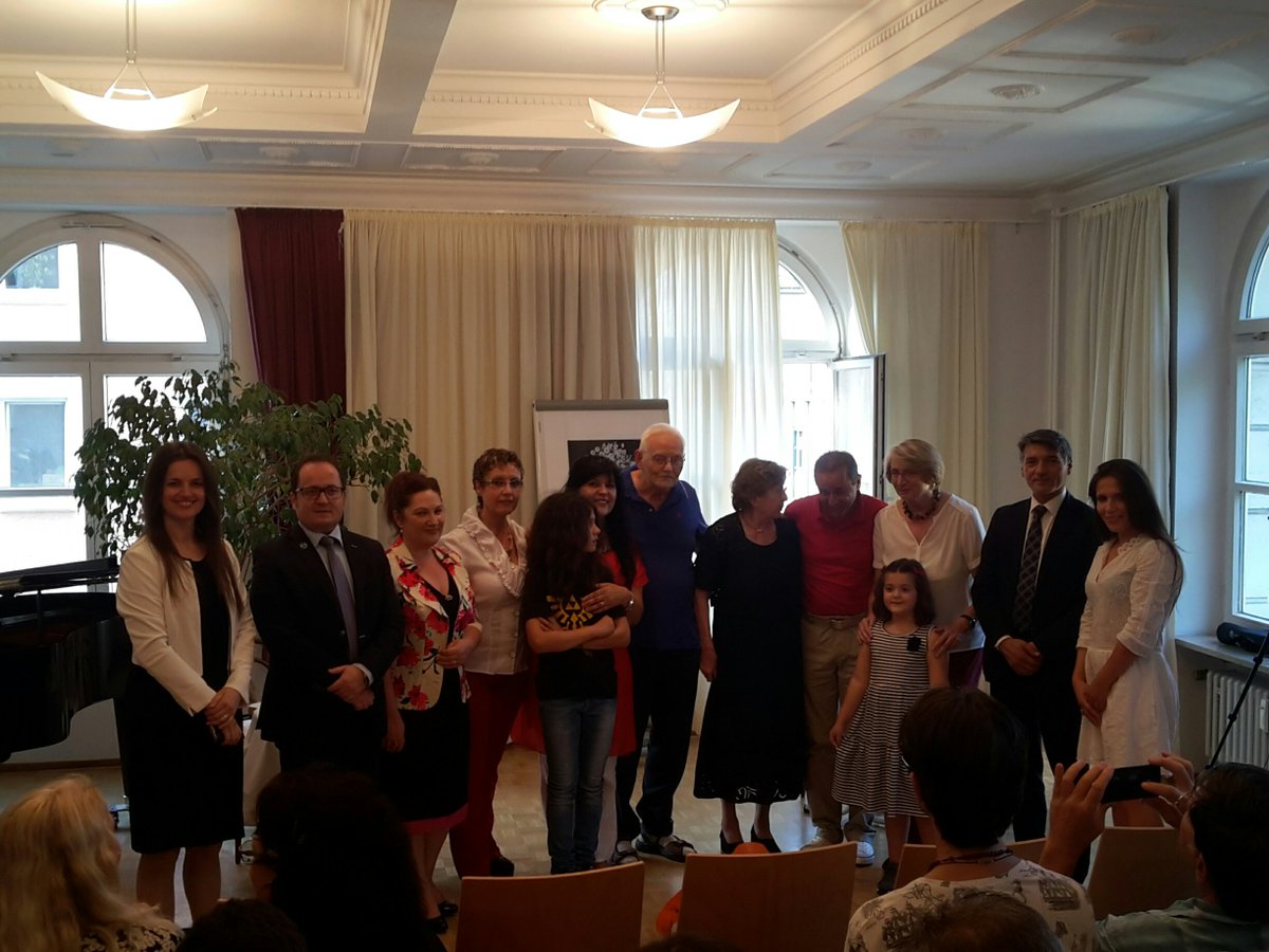 KKDiaspores's tweet photo. #MartinCamaj në 90-vjetorin e tij të lindjes kujtohet në #Mynih me "Shpirti i poetit i vizatuem në sytë e gruas së tij" #DiasporaShqiptare https://t.co/ksLtsi1Lr1