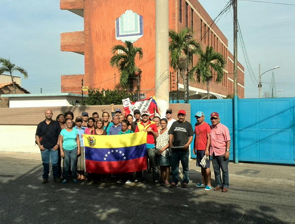 viloriamiguel0's tweet photo. @CvaupZulia los Agrourban@s apoyamos ANC 📑 🌱 Debemos constitucionalizar la agricultura Urbana y Periurbana  #VenezuelaVotaEn6Dias https://t.co/lFWVpk1PXV