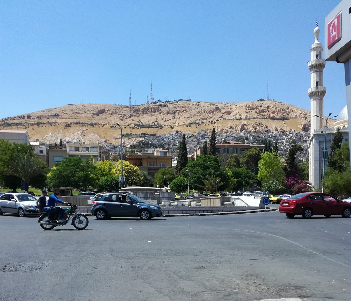 ساحة الروضة

 #حكاية_وطن_سورية